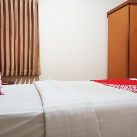 Capital O 142 Hotel Al Furqon Syariah Палембанг Екстериор снимка