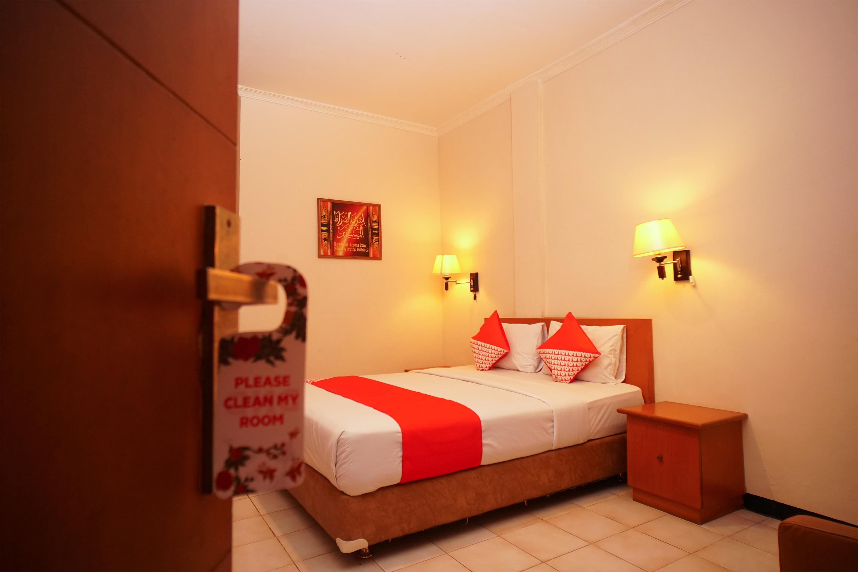 Capital O 142 Hotel Al Furqon Syariah Палембанг Екстериор снимка