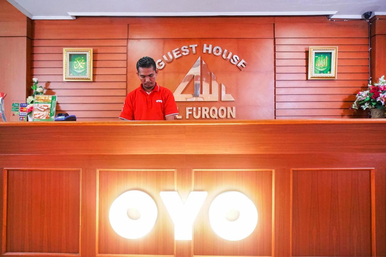 Capital O 142 Hotel Al Furqon Syariah Палембанг Екстериор снимка