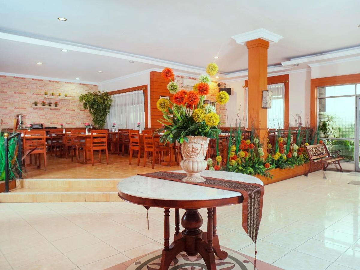 Capital O 142 Hotel Al Furqon Syariah Палембанг Екстериор снимка
