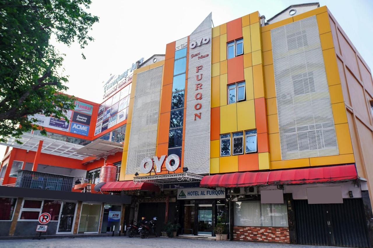 Capital O 142 Hotel Al Furqon Syariah Палембанг Екстериор снимка