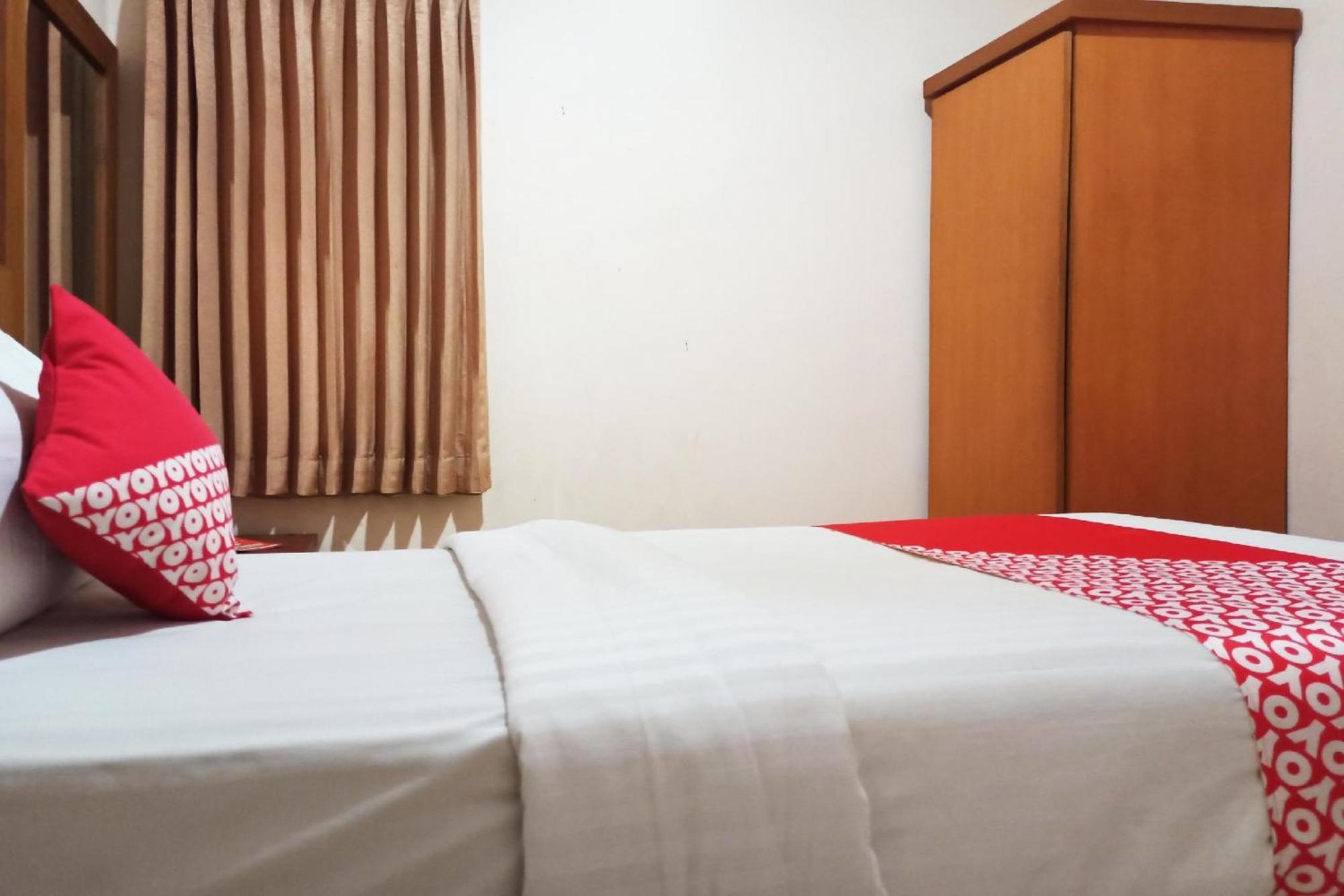 Capital O 142 Hotel Al Furqon Syariah Палембанг Екстериор снимка