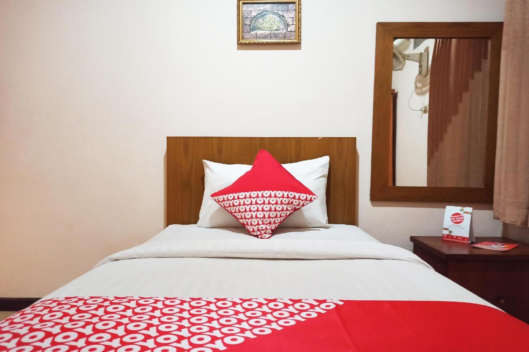 Capital O 142 Hotel Al Furqon Syariah Палембанг Екстериор снимка