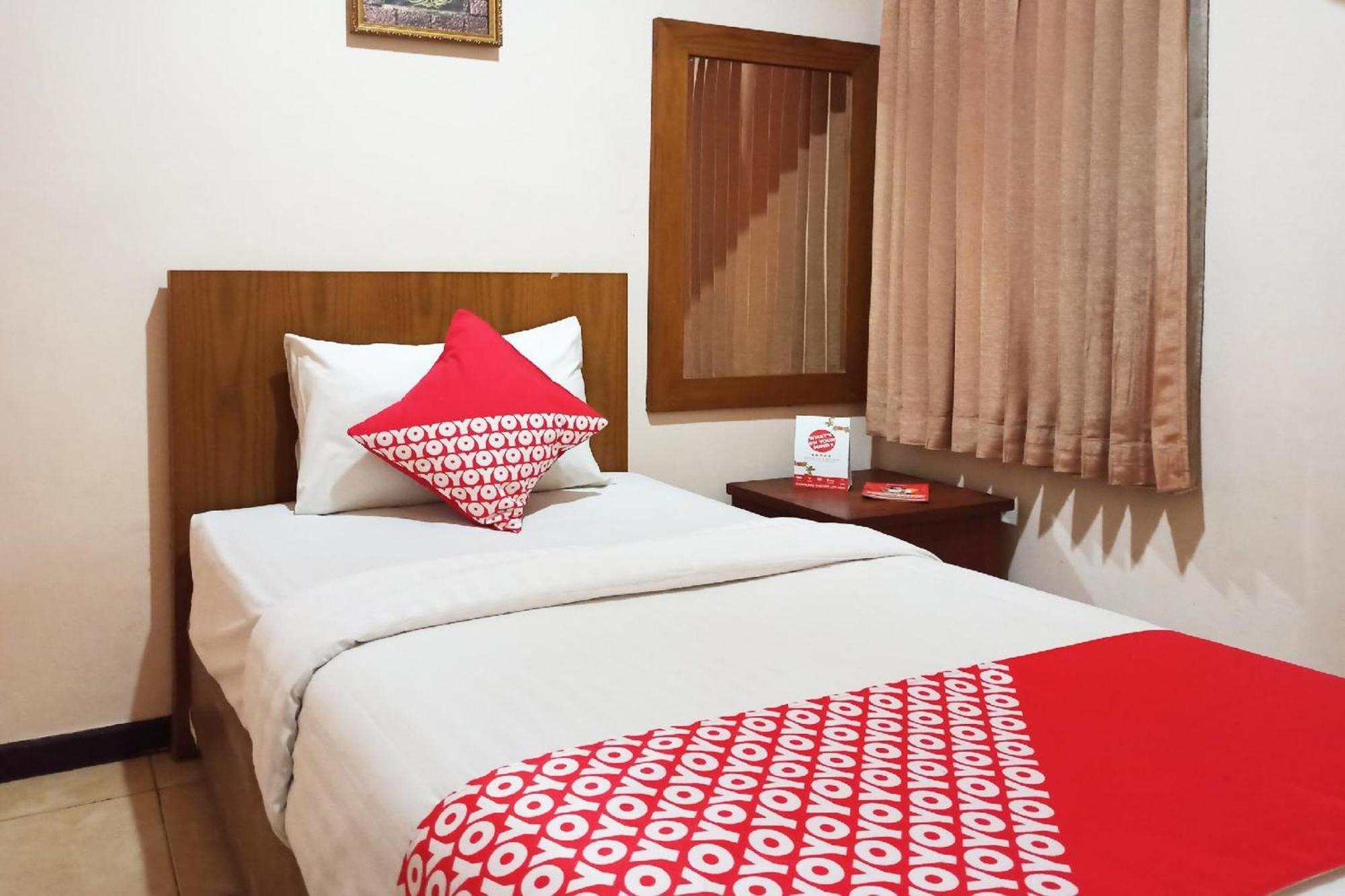 Capital O 142 Hotel Al Furqon Syariah Палембанг Екстериор снимка