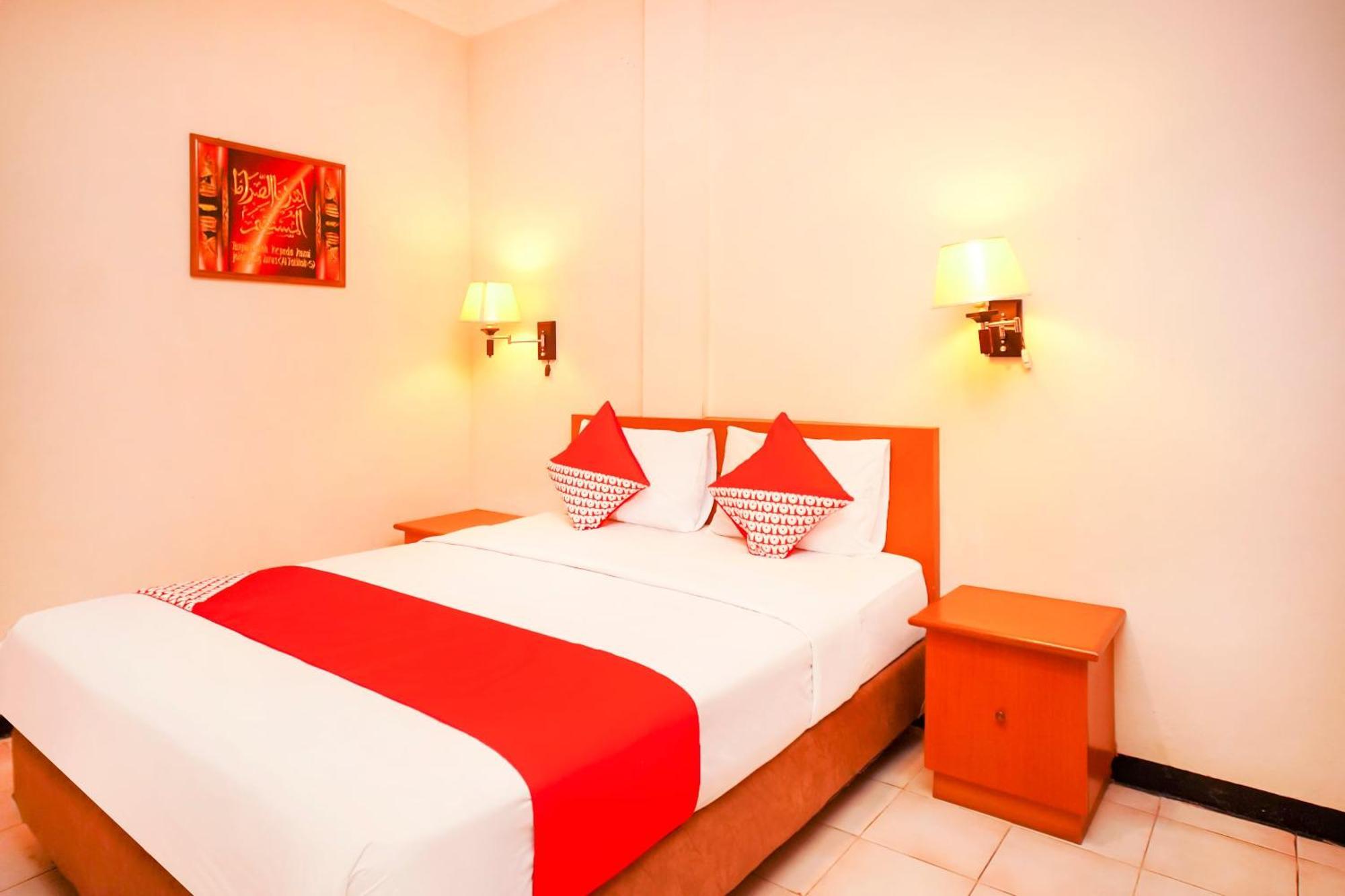 Capital O 142 Hotel Al Furqon Syariah Палембанг Екстериор снимка