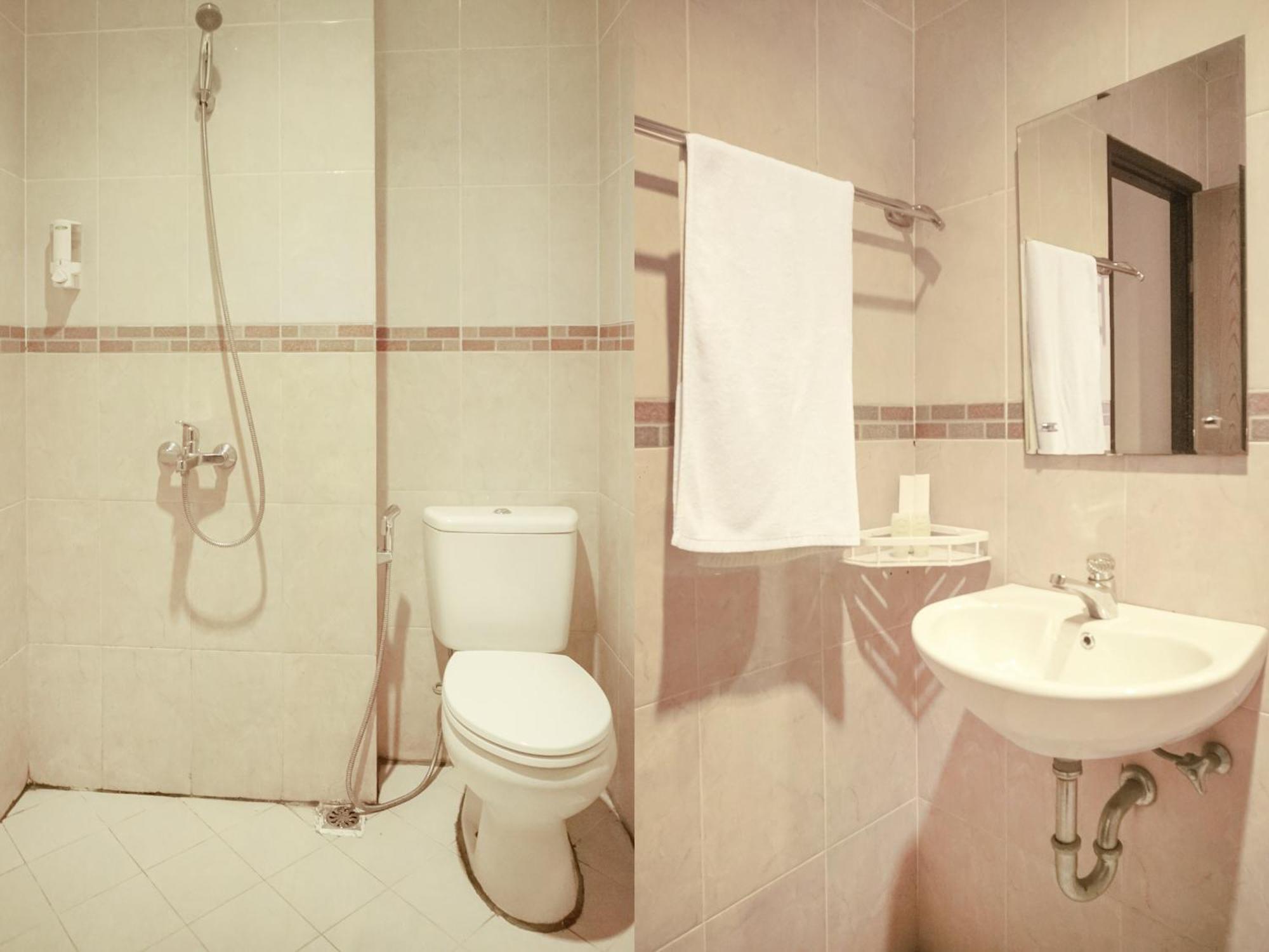 Capital O 142 Hotel Al Furqon Syariah Палембанг Екстериор снимка