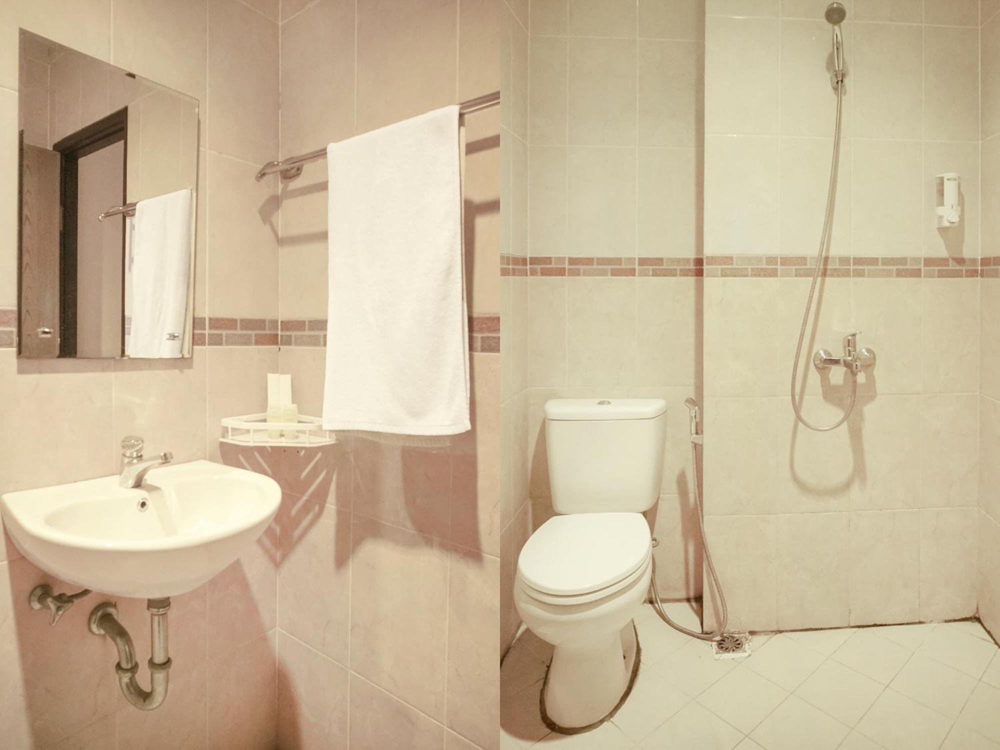 Capital O 142 Hotel Al Furqon Syariah Палембанг Екстериор снимка