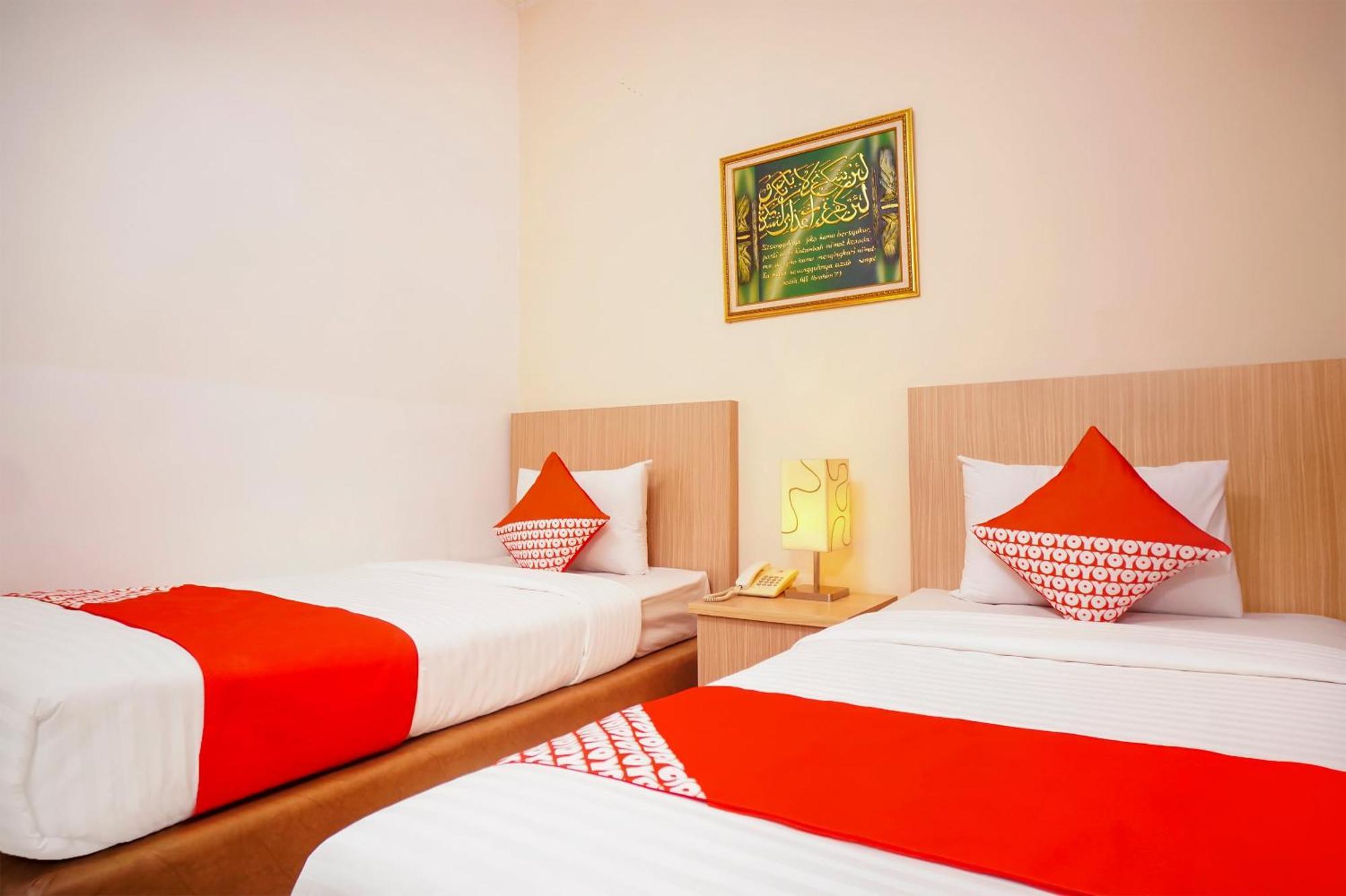 Capital O 142 Hotel Al Furqon Syariah Палембанг Екстериор снимка