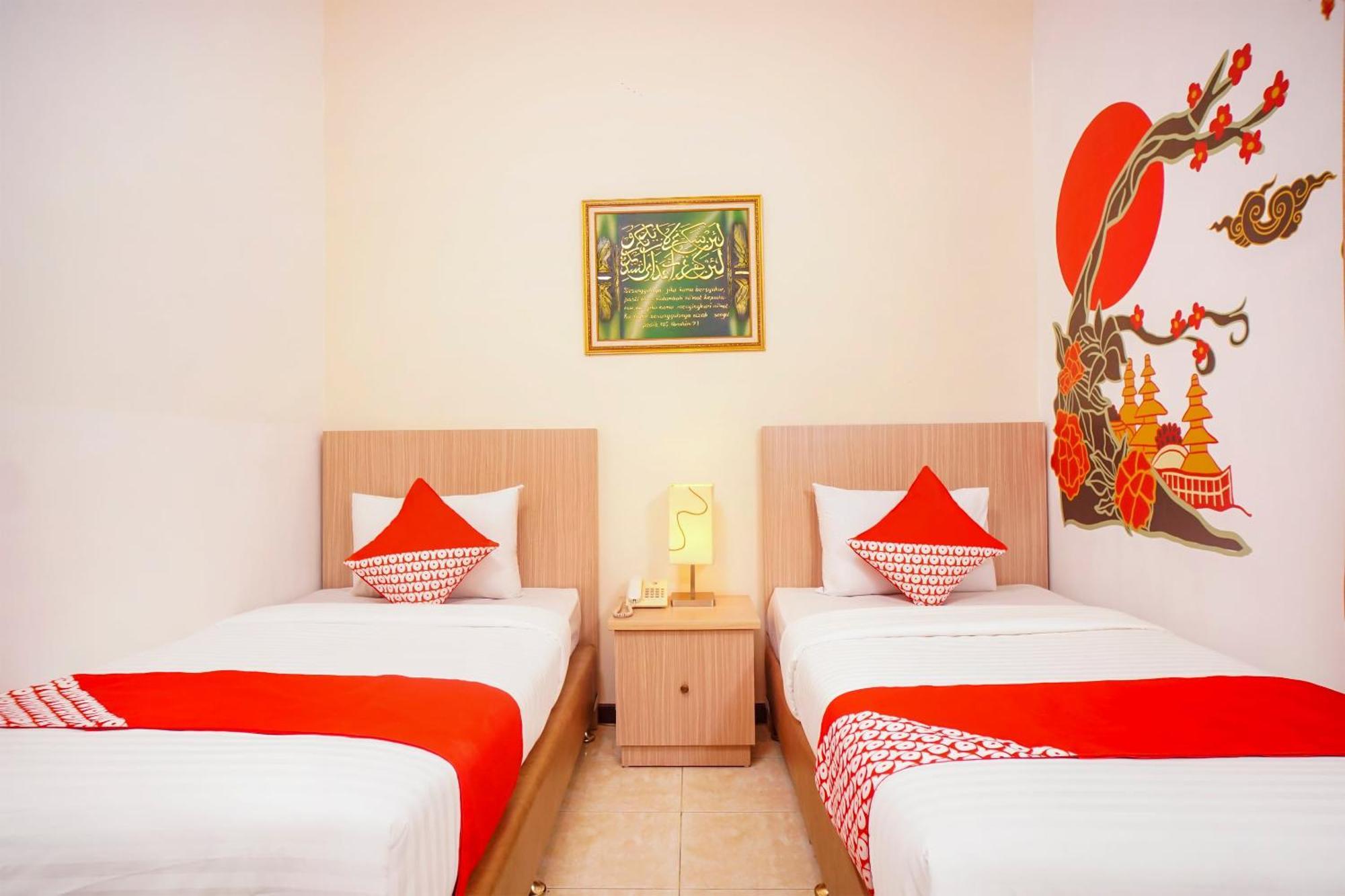Capital O 142 Hotel Al Furqon Syariah Палембанг Екстериор снимка