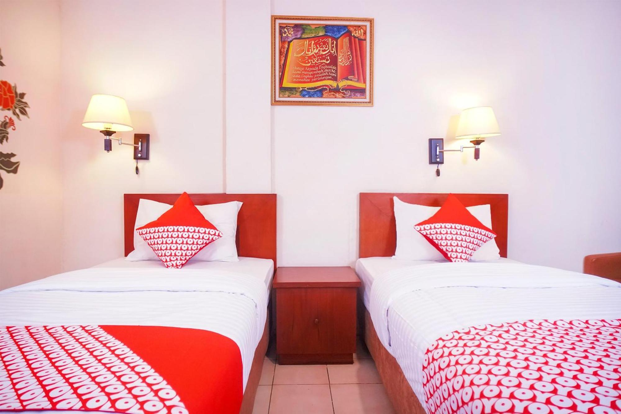 Capital O 142 Hotel Al Furqon Syariah Палембанг Екстериор снимка