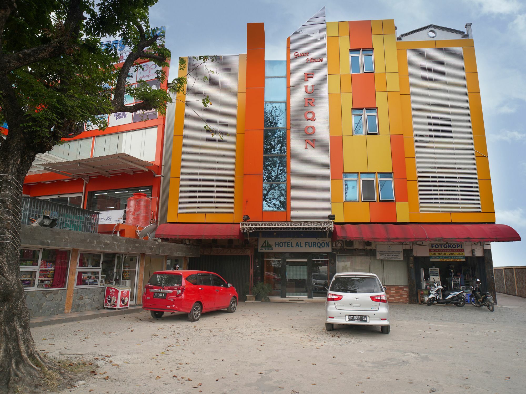 Capital O 142 Hotel Al Furqon Syariah Палембанг Екстериор снимка
